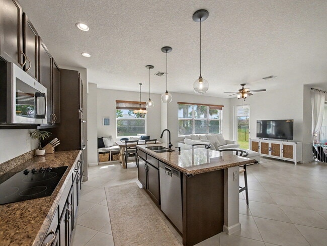 Building Photo - 11316 SW Barton Way