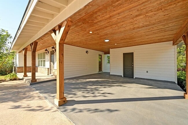 Building Photo - 1900 Cedar Ave