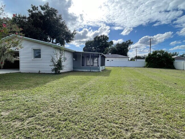 Building Photo - 303 Thornwood Way