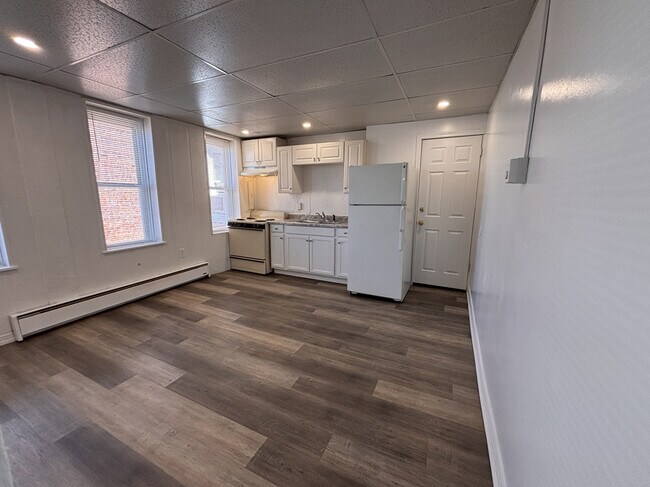 Building Photo - 208 S Duke St