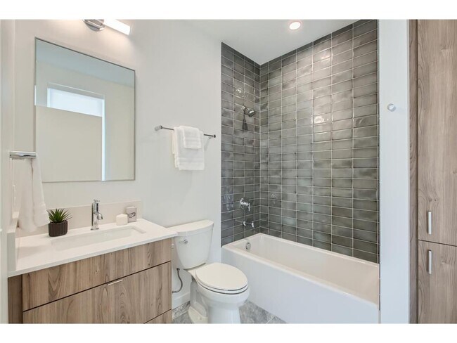 Building Photo - 4 West Dr