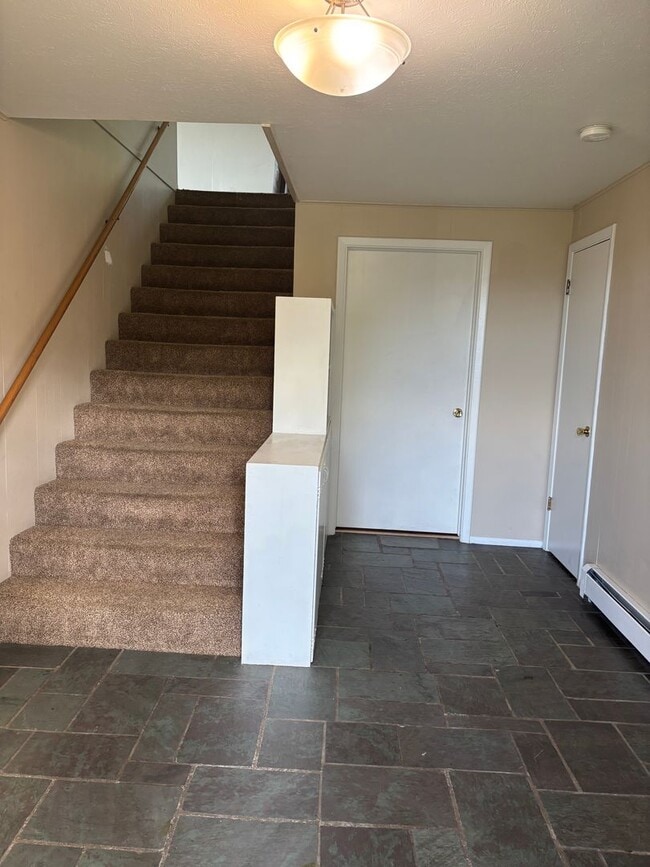 Building Photo - Stunning South Missoula Home with Views fo...