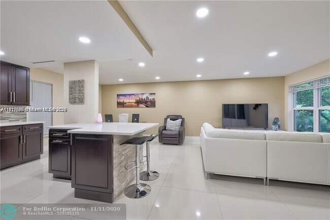 Building Photo - 3100 Riverside Dr