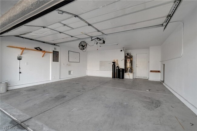 Building Photo - 5052 Whistling Acres Ave