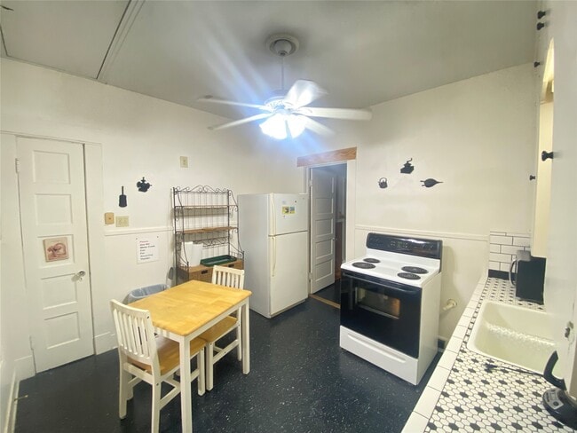 Building Photo - 2528 Avenue Q 1/2 Ave