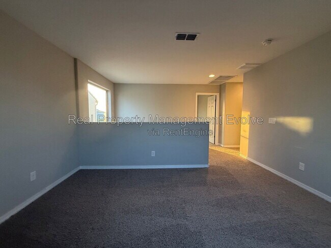 Building Photo - 5618 N 87th Dr