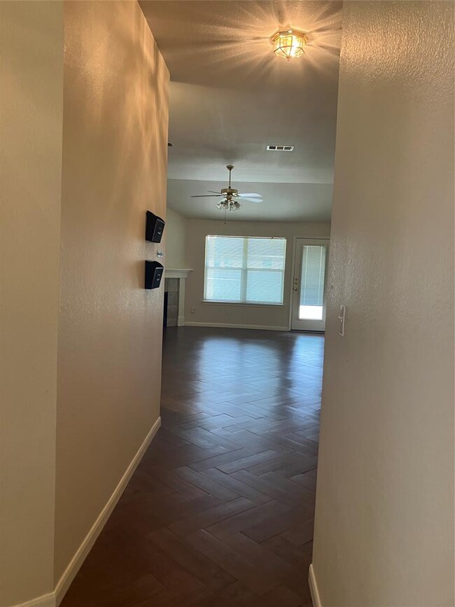 Building Photo - 3004 Hanstrom Ct