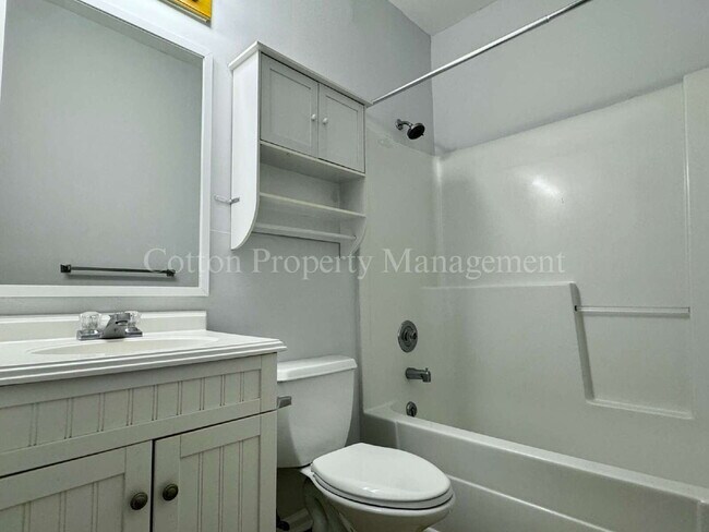 Building Photo - 4240 Wilshire Blvd