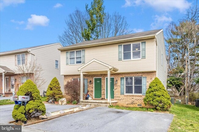 Building Photo - 1552 Crest View Ave