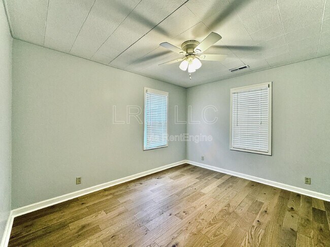 Building Photo - 40 Stumps Ln