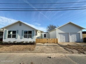 Building Photo - 801 Cleveland St