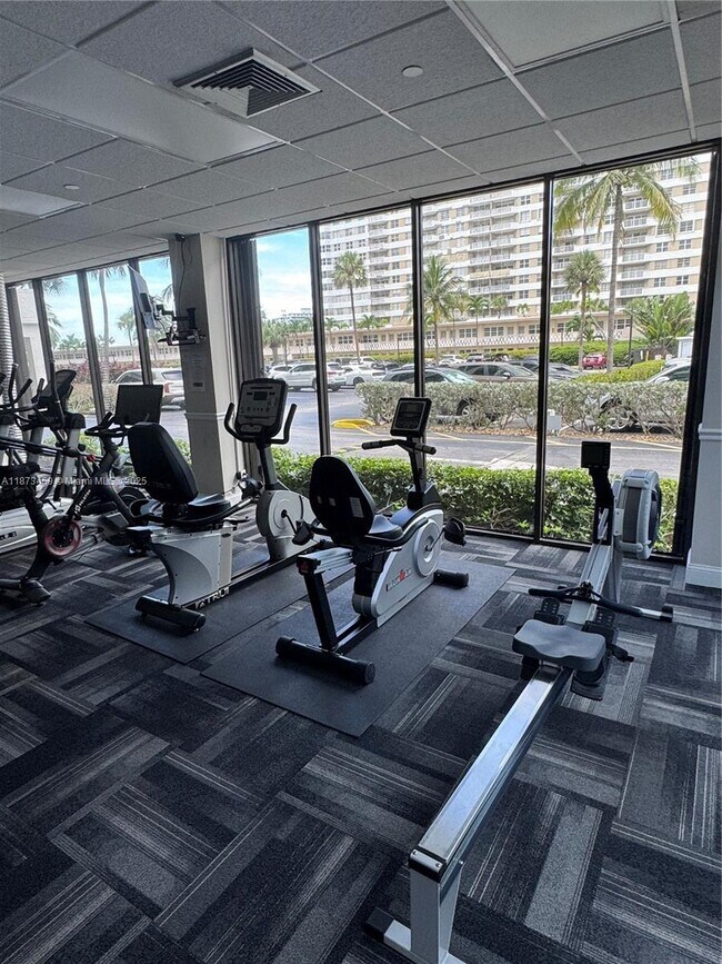 Building Photo - 2049 S Ocean Dr