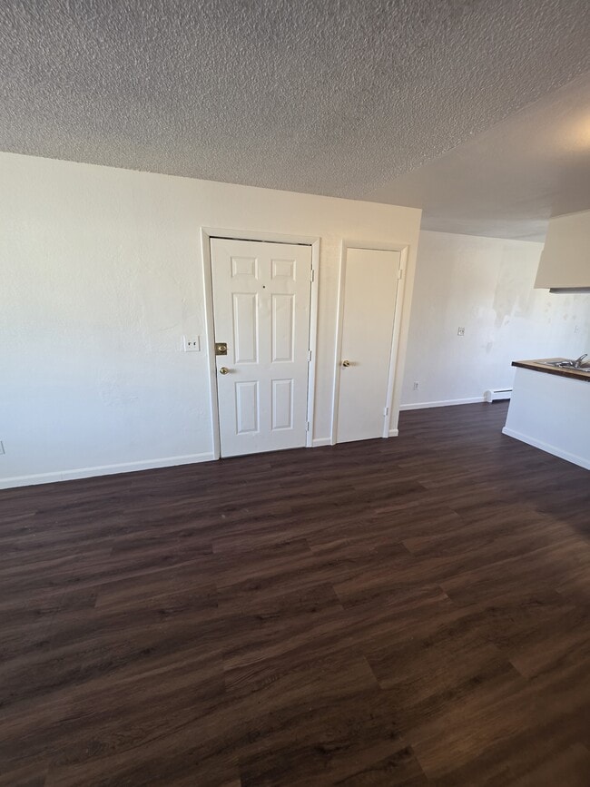 Building Photo - 487 Tracy Dr