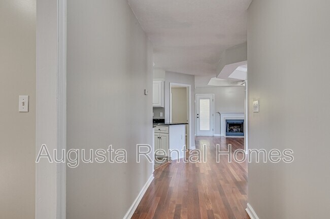 Building Photo - 2051 Sylvan Lake Dr