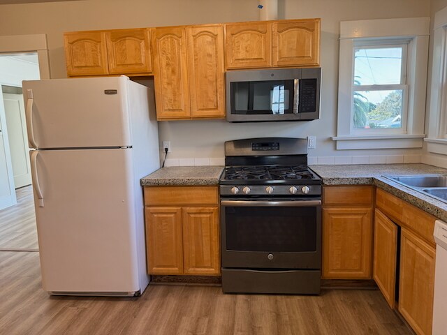 Large kitchen with tons of storage - 1624 Mill St