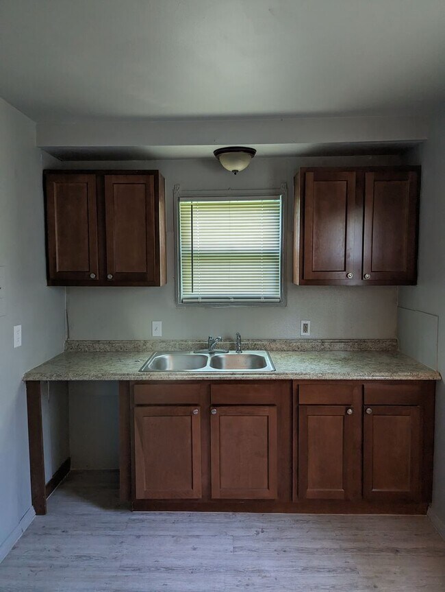 Building Photo - 5217 Neff-2 BED & 1 BATH FOR RENT