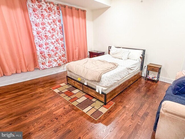 Building Photo - 1754 N Randolph St