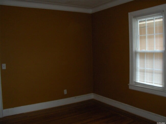 Building Photo - 129 Broadway