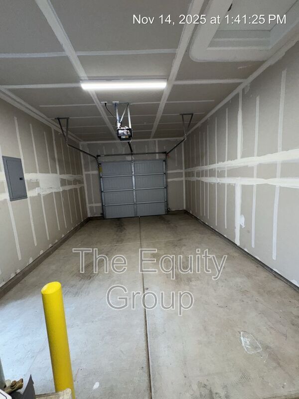 Building Photo - 418 S Summit St