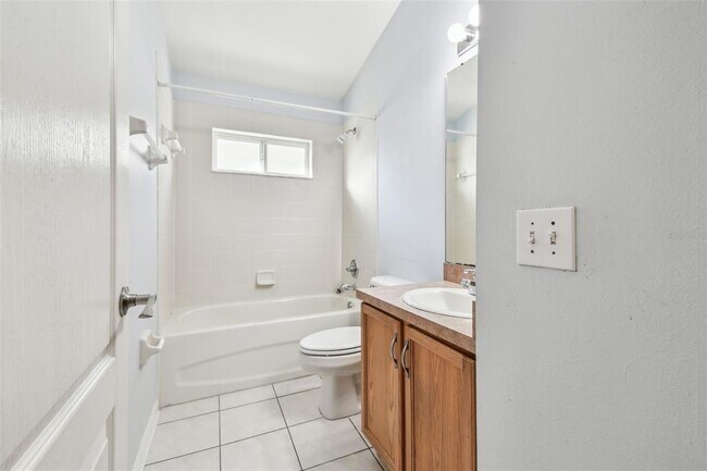 Building Photo - 15807 Leatherleaf Ln