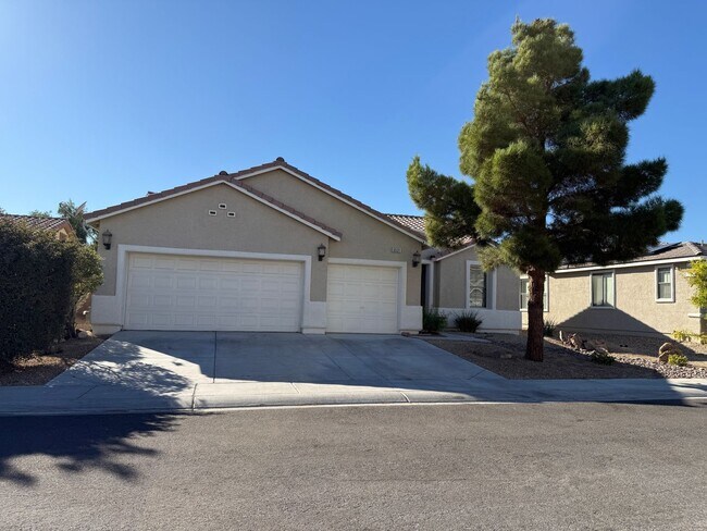 Building Photo - Beautiful three Bedroom, 2 Bath Home