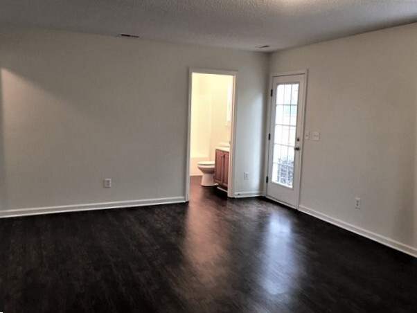 Building Photo - 113 Longbourne Way
