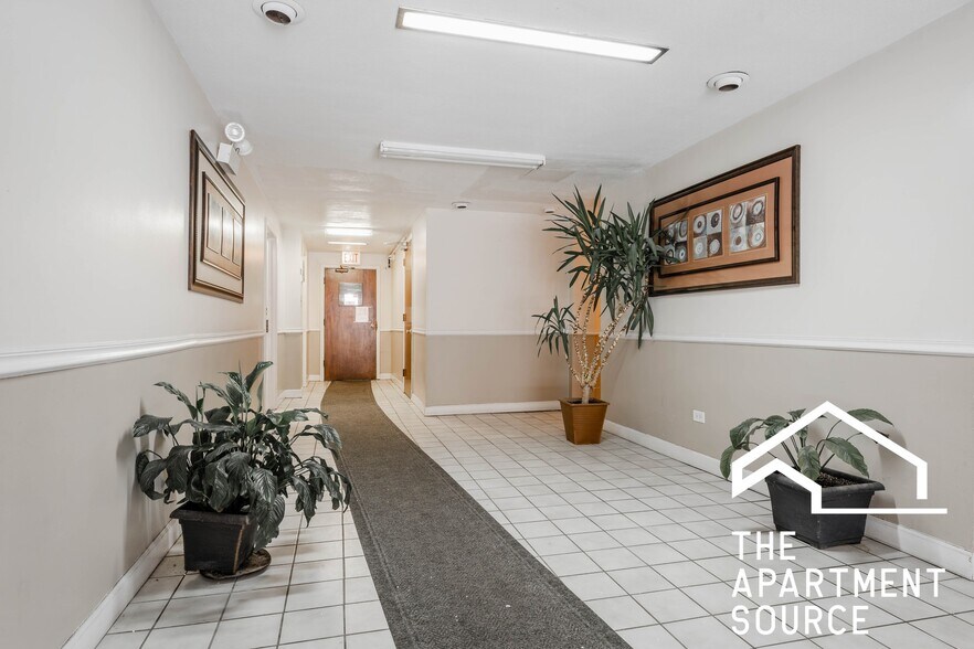 Building Photo - 6821 N Sheridan Rd