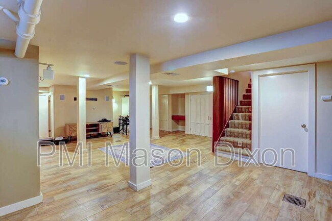 Building Photo - 5304 Springlake Way
