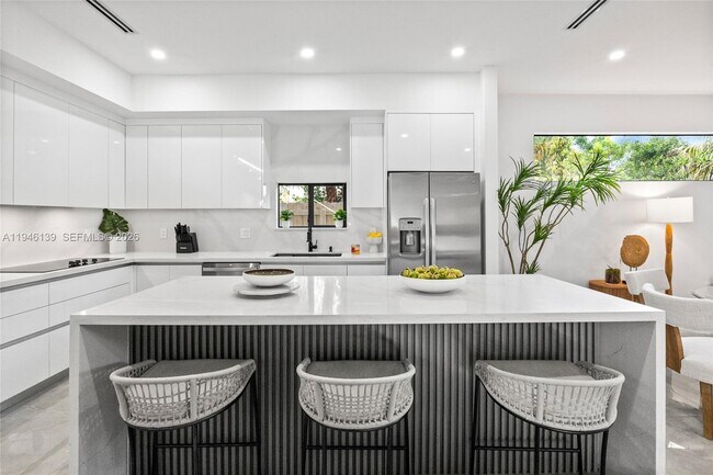 Building Photo - 325 SW 16th St