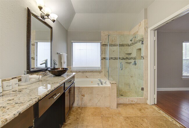 Building Photo - 14802 Newton Falls Ln