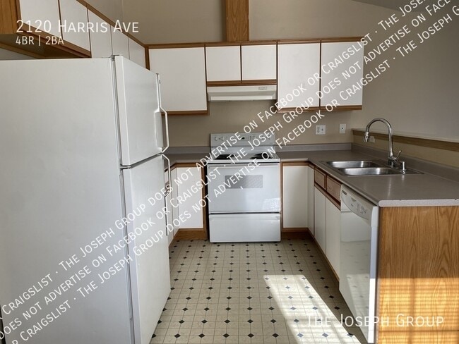 Building Photo - 2120 Harris Ave