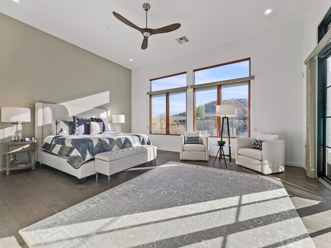 Building Photo - 14559 E Charter Oak Dr