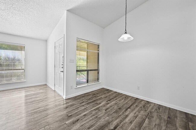 Building Photo - 1705 Crossing Pl