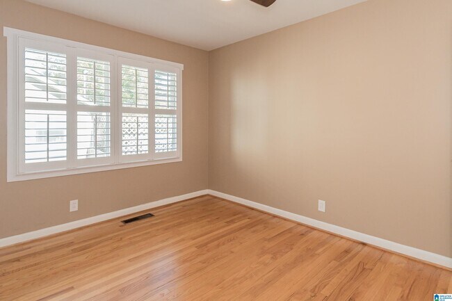 Building Photo - 615 Broadway St