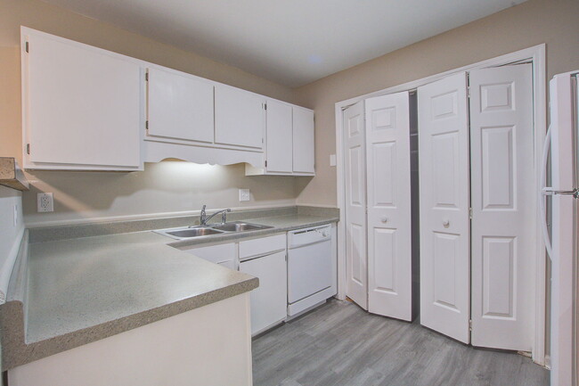 Building Photo - 9621 N Cardinal Dr