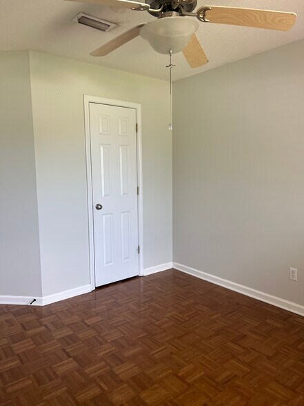 Building Photo - 412 Fulton Dr