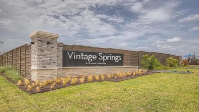 Building Photo - 1305 Middleton Grv