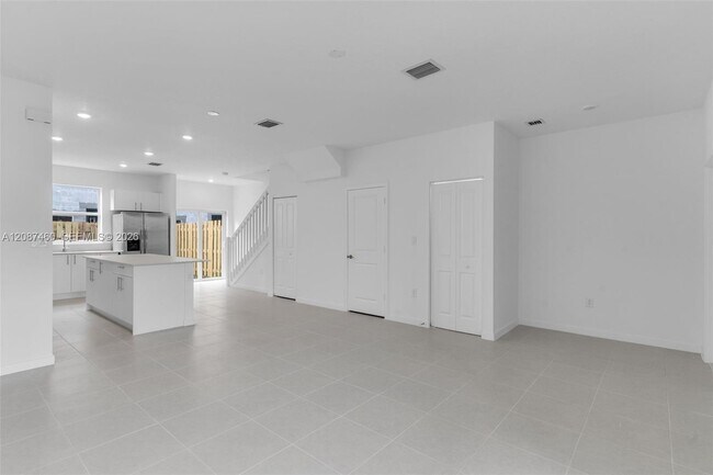 Building Photo - 1081 SW 3rd St