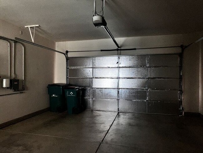 Building Photo - Spacious 3BR, 2BA with Solar and Modern Up...