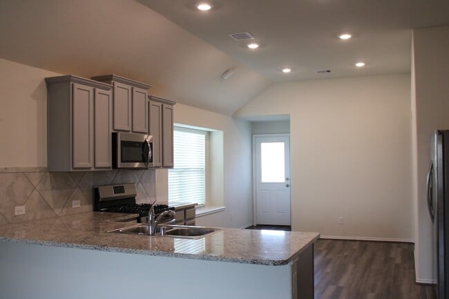Building Photo - 9810 Copper Ranch Trail