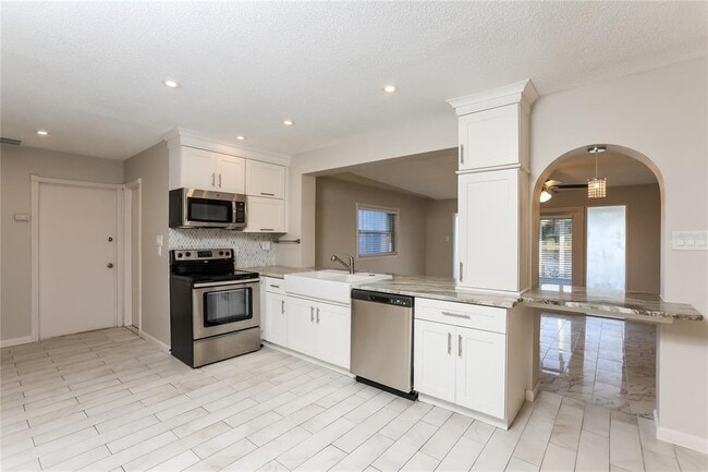 Building Photo - 392 Crystal Ave