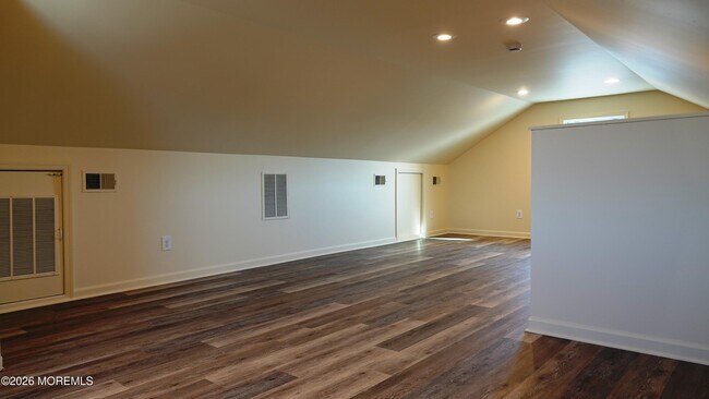 Building Photo - 20 Main St