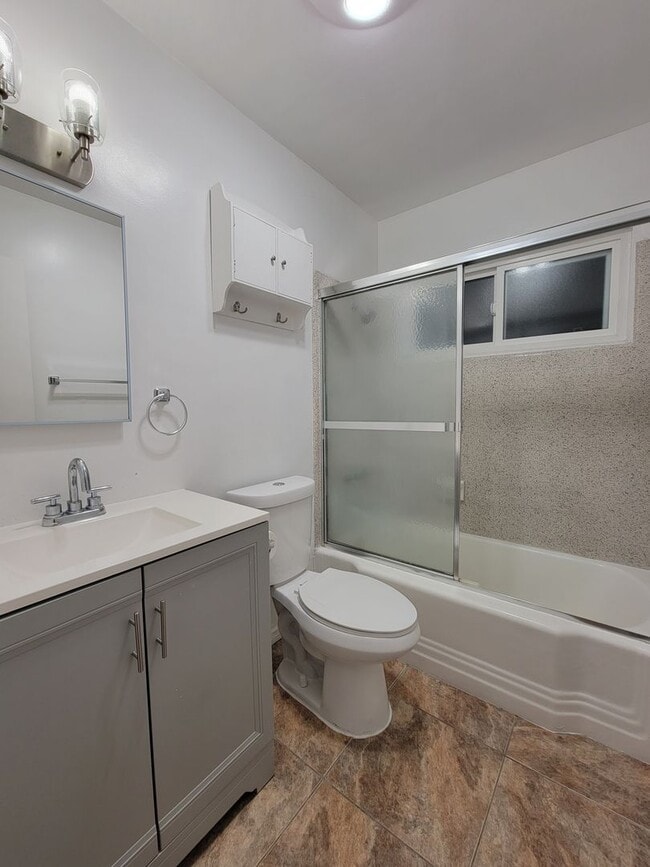 Building Photo - Spacious Beautiful North Park 1 Bed / 1 Bath with Pool