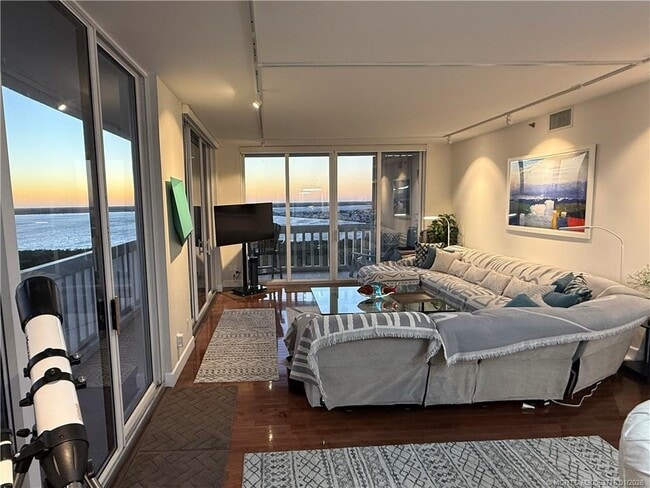 Building Photo - 9960 S Ocean Dr