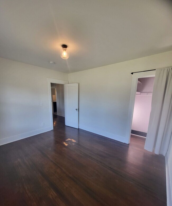 Building Photo - Khara, J - 1208 #B