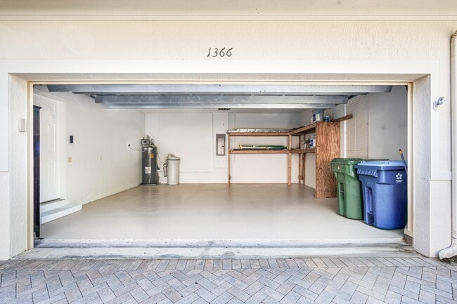 Building Photo - 1366 Crossbill Ct