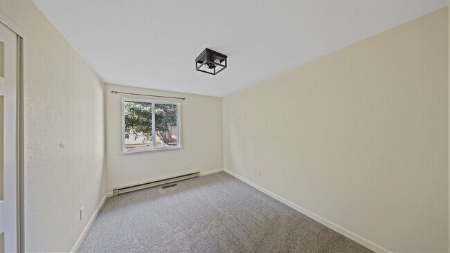 Building Photo - 3 Bed 2 Bath - Centrally Located - NAS Whidbey