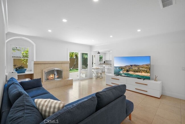 Building Photo - 201 La Costa Ct