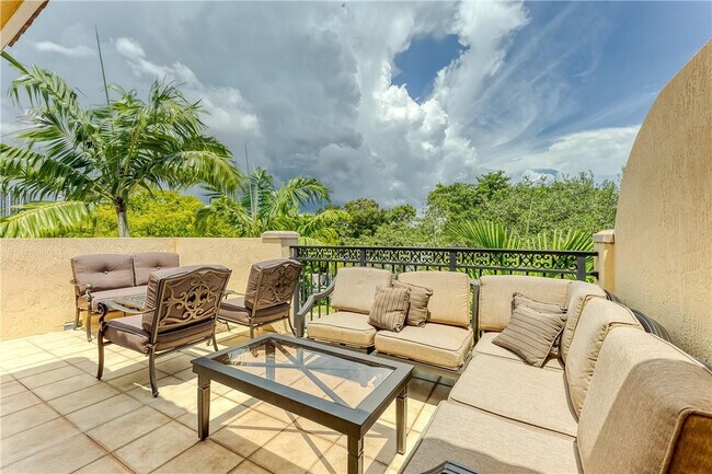 Building Photo - 1206 NE 1st St