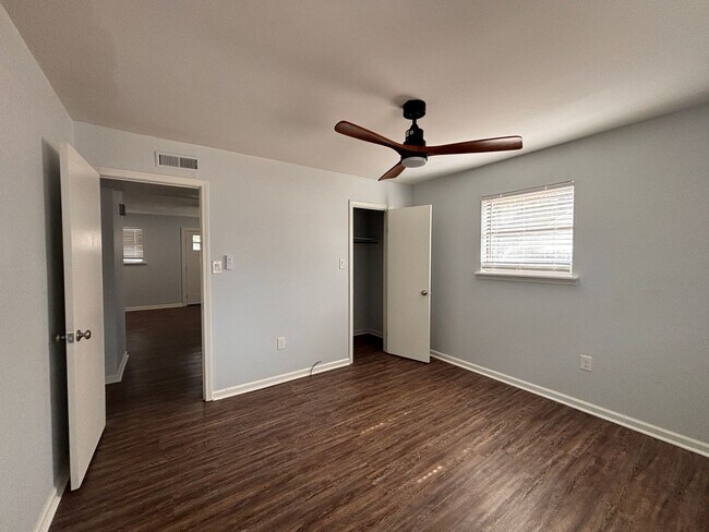 Building Photo - 4th Street Duplex